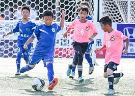 据天空体育和The Athletic后续报道，他今早与杰森·威尔科克斯和奥马尔·贝拉达会面时被告知解除职务。